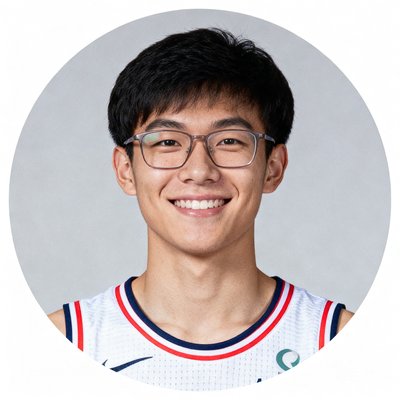 社区版主圆形头像，一位戴眼镜的年轻男性面带微笑，穿着球队球衣